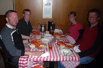 Crew beim Lobsterschmaus